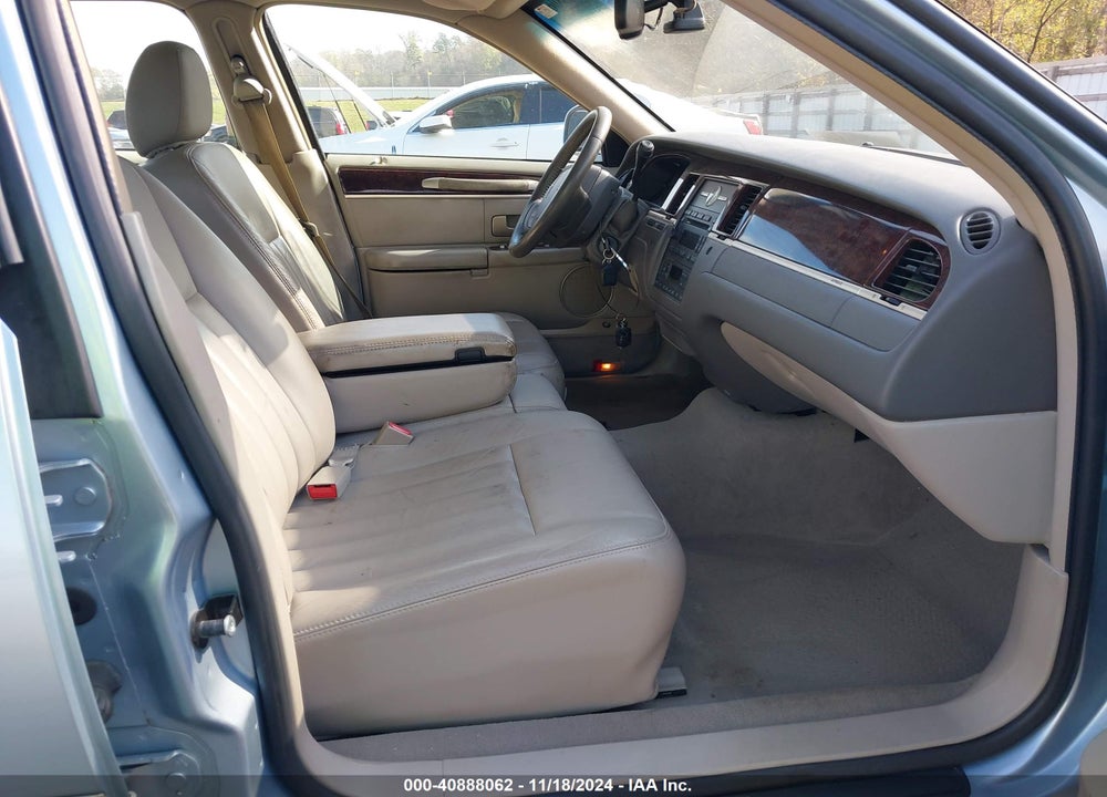 2007 LINCOLN TOWN CAR SIGNATURE VIN: 1LNHM81V27Y612949