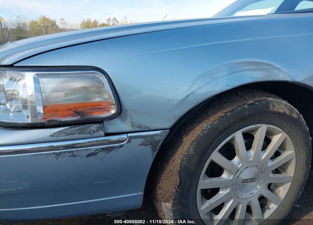 2007 LINCOLN TOWN CAR SIGNATURE VIN: 1LNHM81V27Y612949