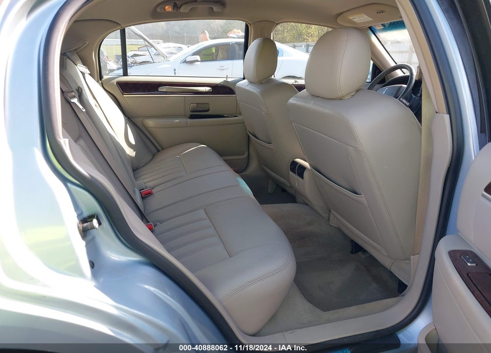 2007 LINCOLN TOWN CAR SIGNATURE VIN: 1LNHM81V27Y612949