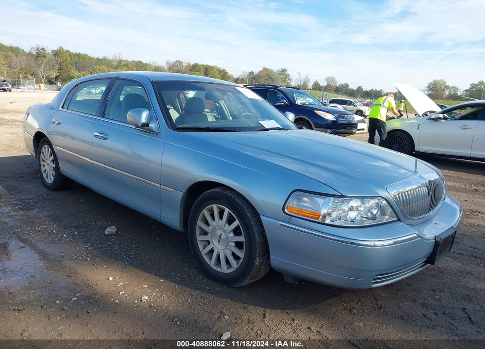 2007 LINCOLN TOWN CAR SIGNATURE VIN: 1LNHM81V27Y612949