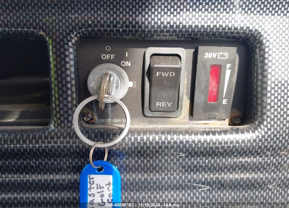 2005 GOLF CART EZ GO VIN: 74324G02