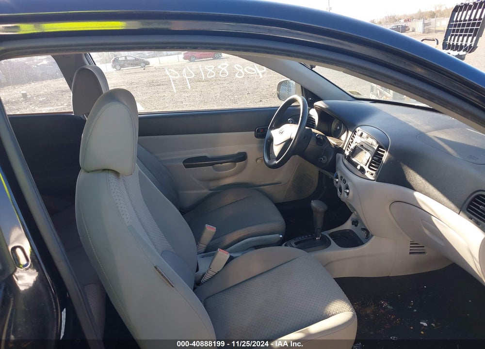 2011 HYUNDAI ACCENT GS VIN: KMHCM3AC1BU202400