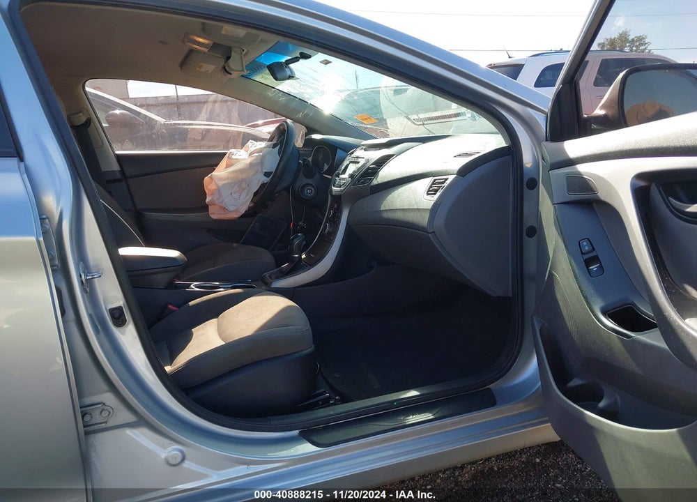 2014 HYUNDAI ELANTRA VIN: 5NPDH4AE8EH526348