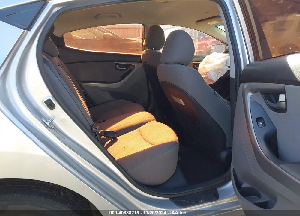2014 HYUNDAI ELANTRA VIN: 5NPDH4AE8EH526348