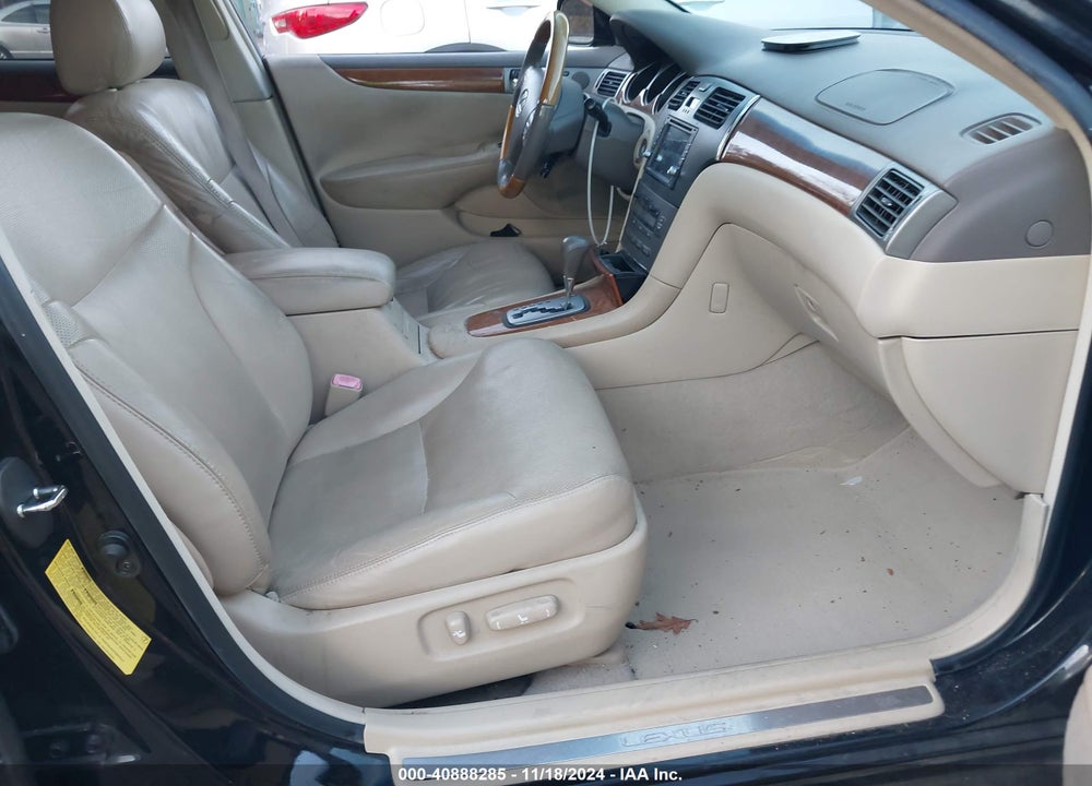 2005 LEXUS ES 330 VIN: JTHBA30G255138300