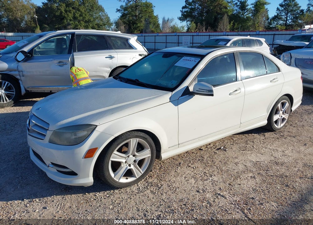 2011 MERCEDES-BENZ C 300 LUXURY/SPORT VIN: WDDGF5EB8BR133758