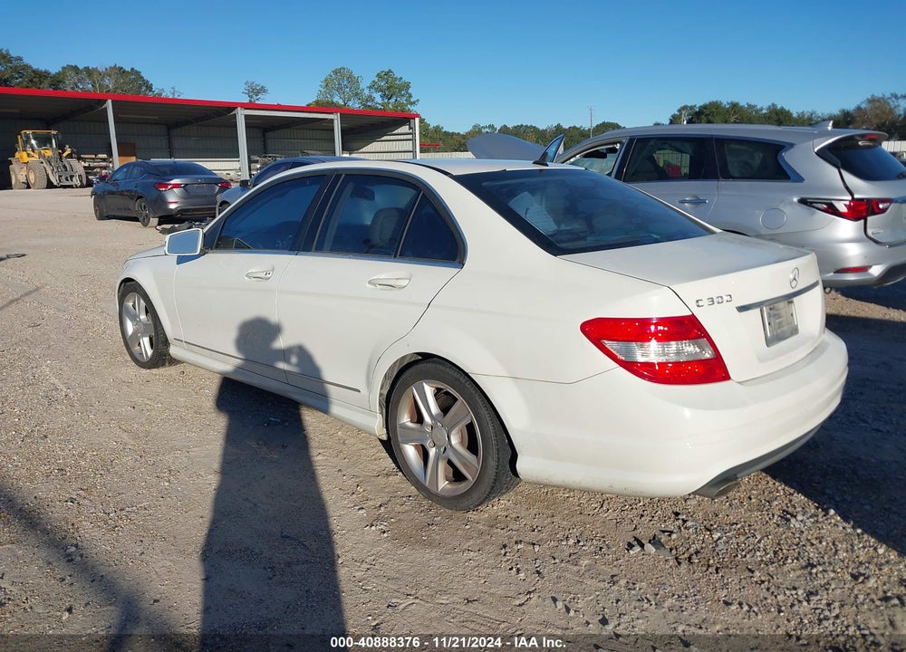 2011 MERCEDES-BENZ C 300 LUXURY/SPORT VIN: WDDGF5EB8BR133758