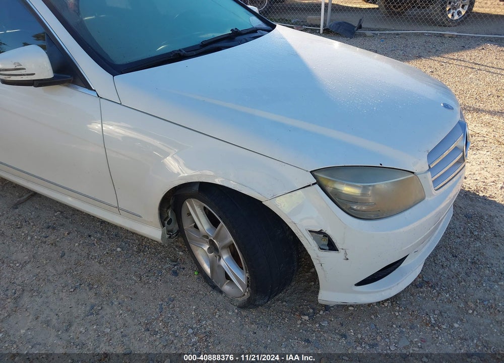 2011 MERCEDES-BENZ C 300 LUXURY/SPORT VIN: WDDGF5EB8BR133758