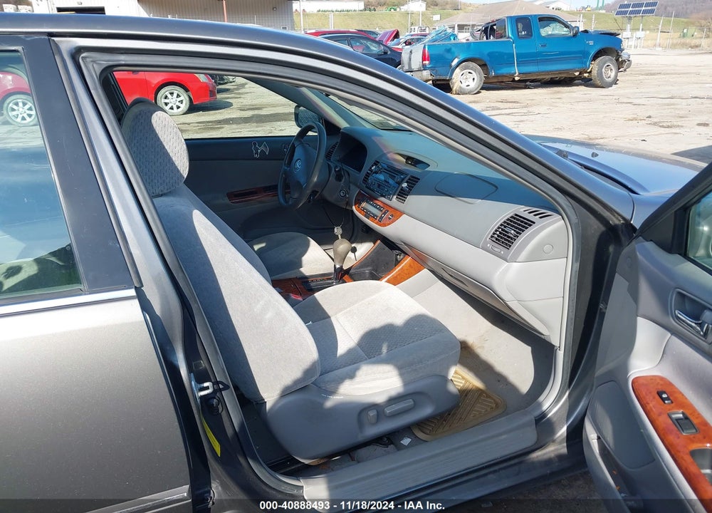 2002 TOYOTA CAMRY XLE VIN: 4T1BE30K42U524112