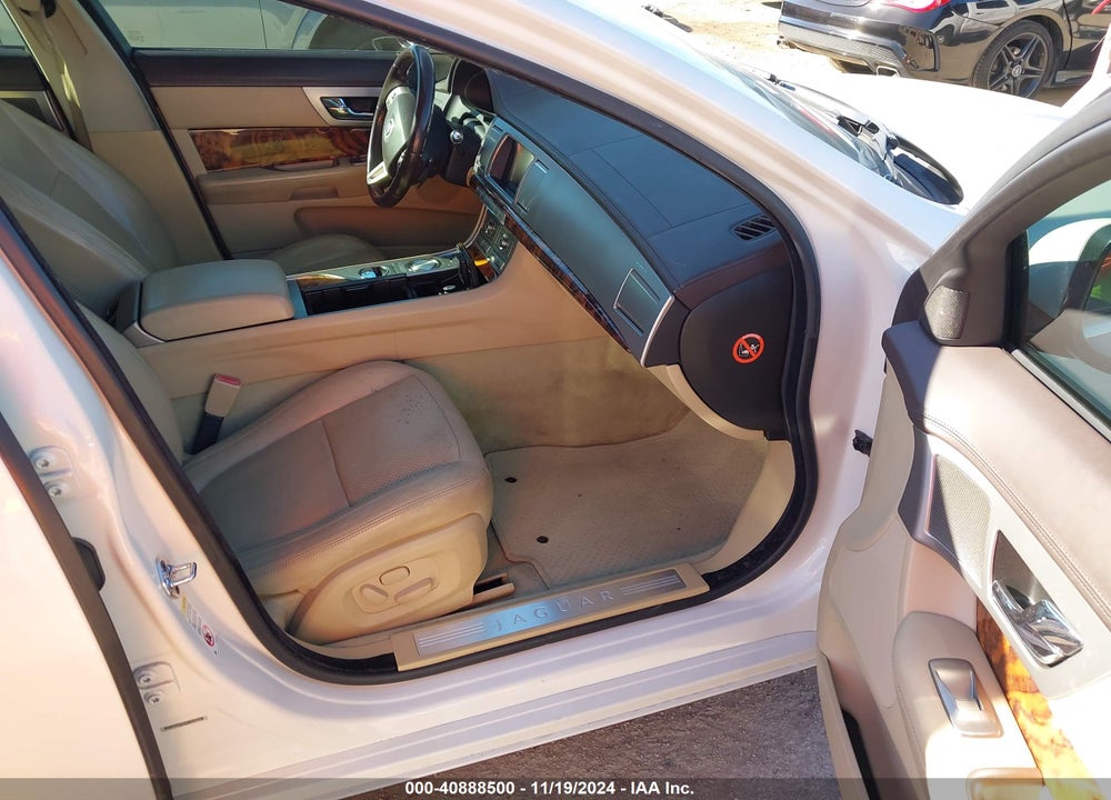 2010 JAGUAR XF PREMIUM VIN: SAJWA0GB0ALR64842