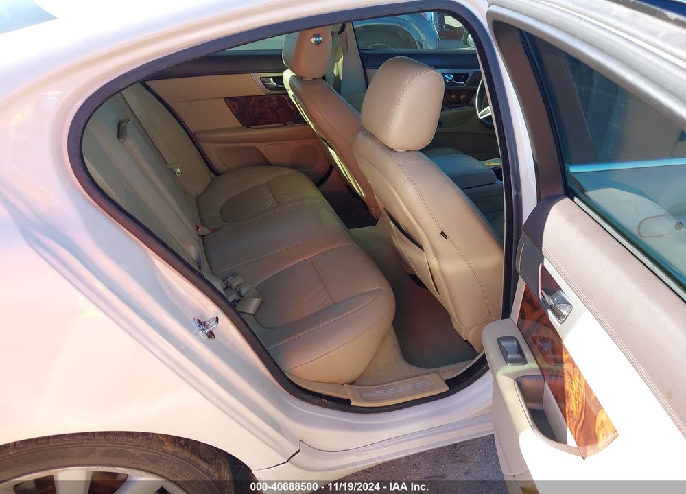 2010 JAGUAR XF PREMIUM VIN: SAJWA0GB0ALR64842