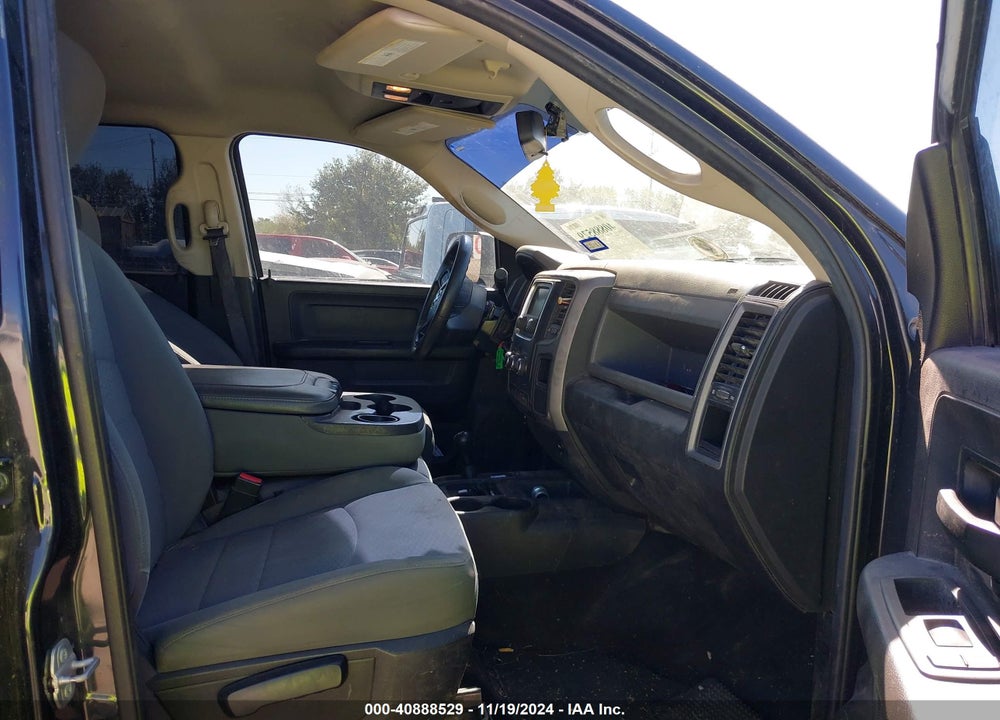2016 RAM 2500 TRADESMAN VIN: 3C6UR5CL5GG230432