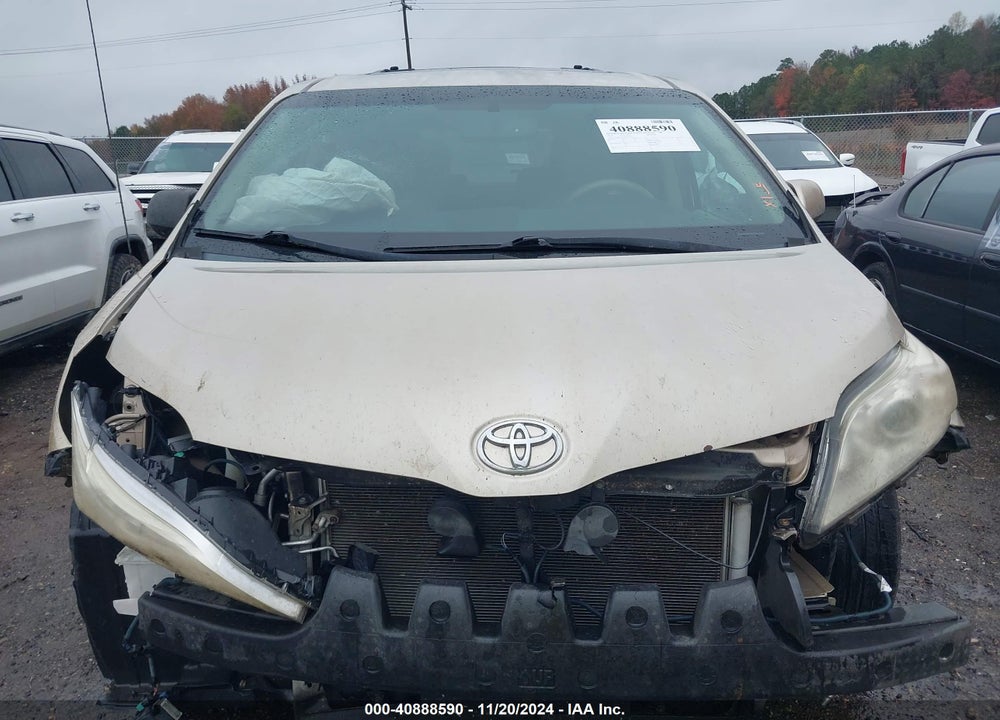 2013 TOYOTA SIENNA XLE V6 8 PASSENGER VIN: 5TDYK3DC0DS376025