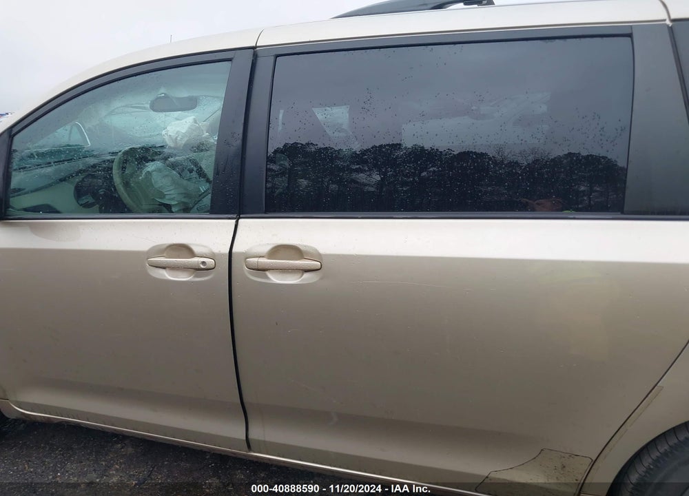 2013 TOYOTA SIENNA XLE V6 8 PASSENGER VIN: 5TDYK3DC0DS376025