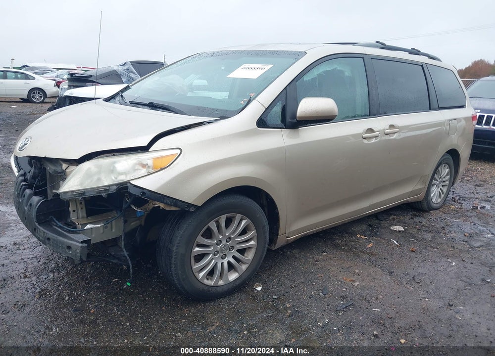 2013 TOYOTA SIENNA XLE V6 8 PASSENGER VIN: 5TDYK3DC0DS376025