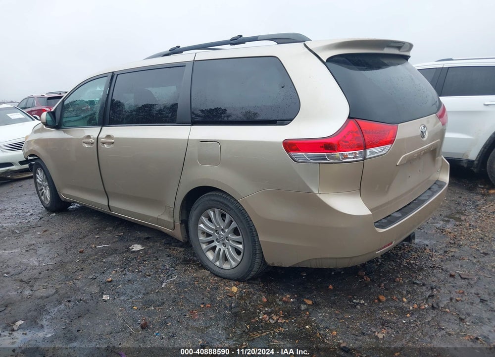 2013 TOYOTA SIENNA XLE V6 8 PASSENGER VIN: 5TDYK3DC0DS376025