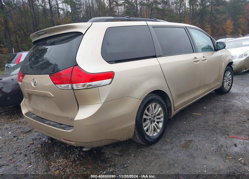 2013 TOYOTA SIENNA XLE V6 8 PASSENGER VIN: 5TDYK3DC0DS376025