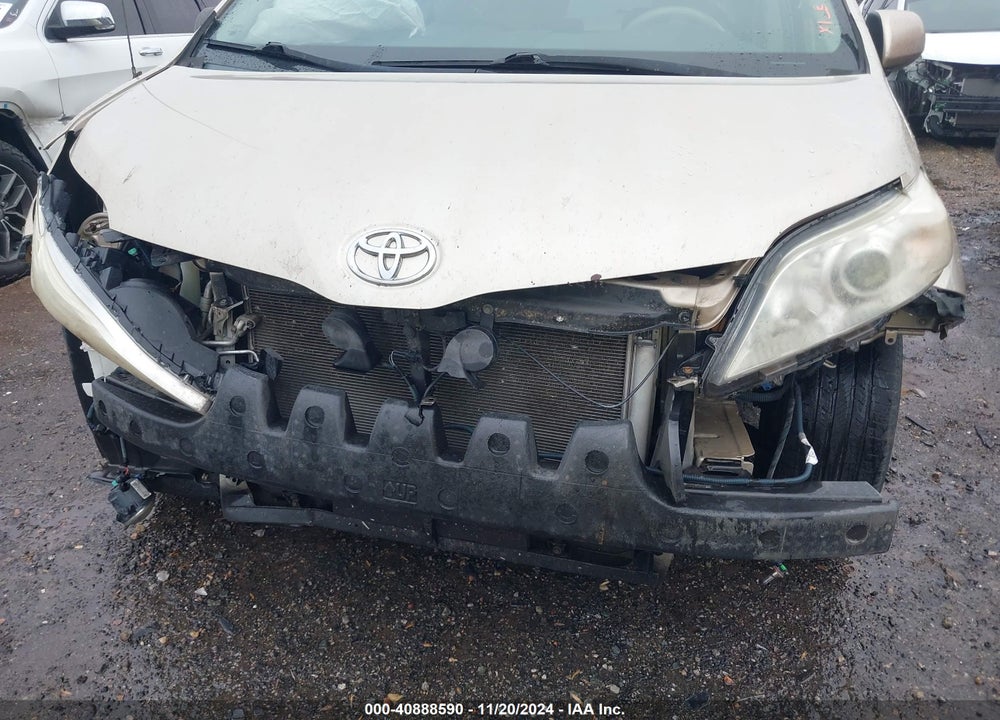 2013 TOYOTA SIENNA XLE V6 8 PASSENGER VIN: 5TDYK3DC0DS376025