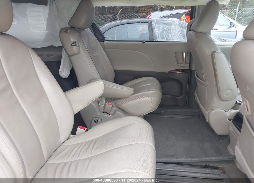 2013 TOYOTA SIENNA XLE V6 8 PASSENGER VIN: 5TDYK3DC0DS376025