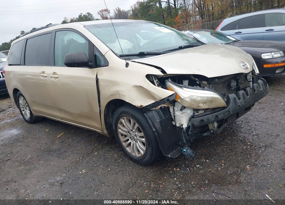 2013 TOYOTA SIENNA XLE V6 8 PASSENGER VIN: 5TDYK3DC0DS376025