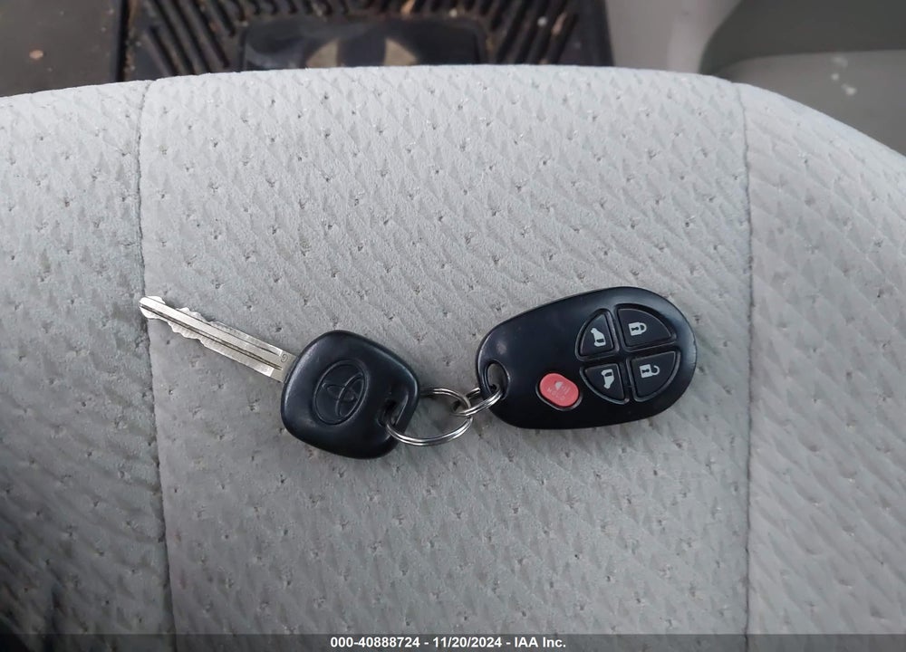 2011 TOYOTA SIENNA LE V6 VIN: 5TDKK3DC4BS113846