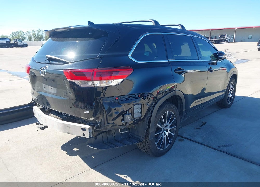 2017 TOYOTA HIGHLANDER SE VIN: 5TDKZRFH6HS227671