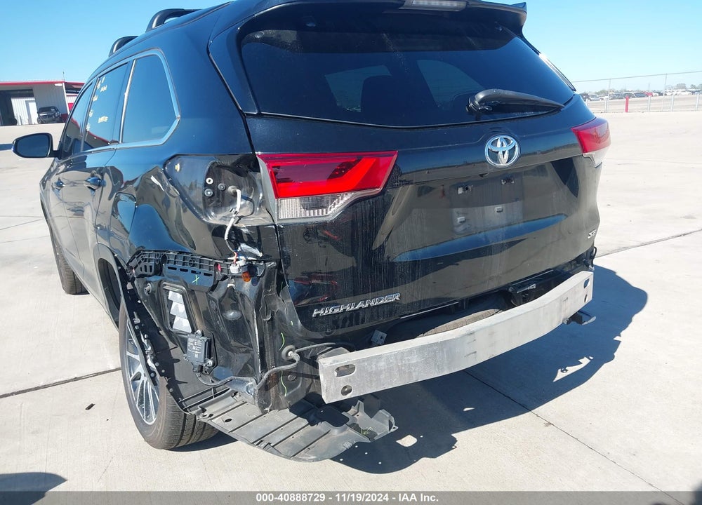 2017 TOYOTA HIGHLANDER SE VIN: 5TDKZRFH6HS227671