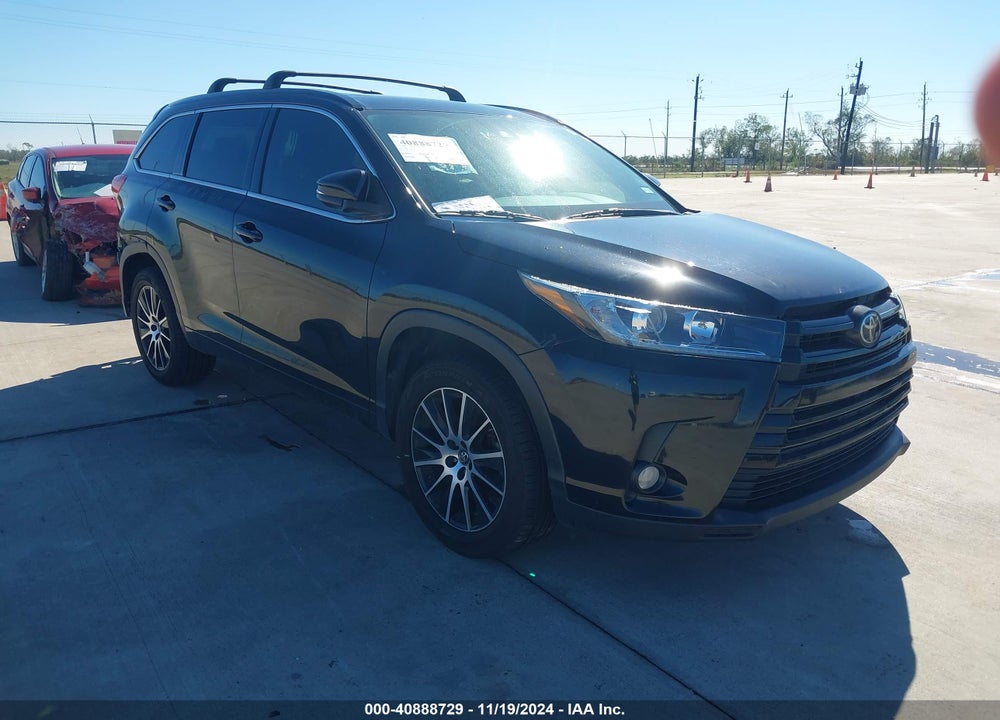 2017 TOYOTA HIGHLANDER SE VIN: 5TDKZRFH6HS227671