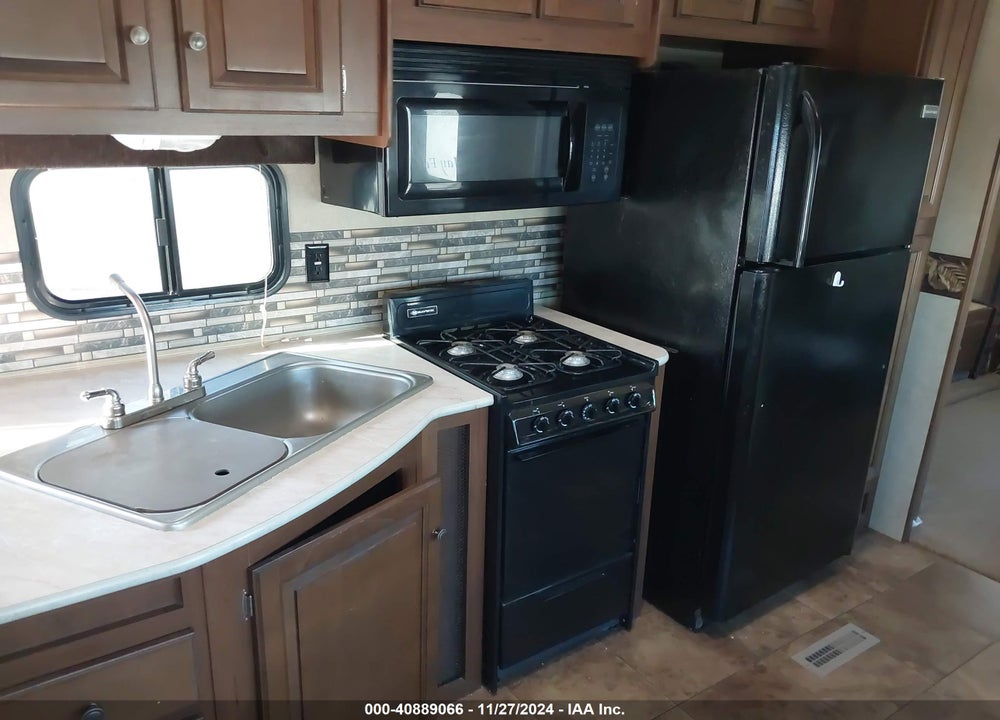 2014 JAYCO JAYFLIGHT TRAVEL TRAILER VIN: 1UJBJ0BV2E11A0094