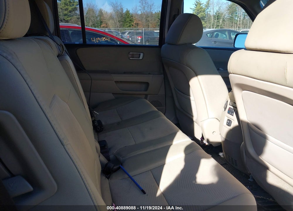 2015 HONDA PILOT LX VIN: 5FNYF4H29FB046175