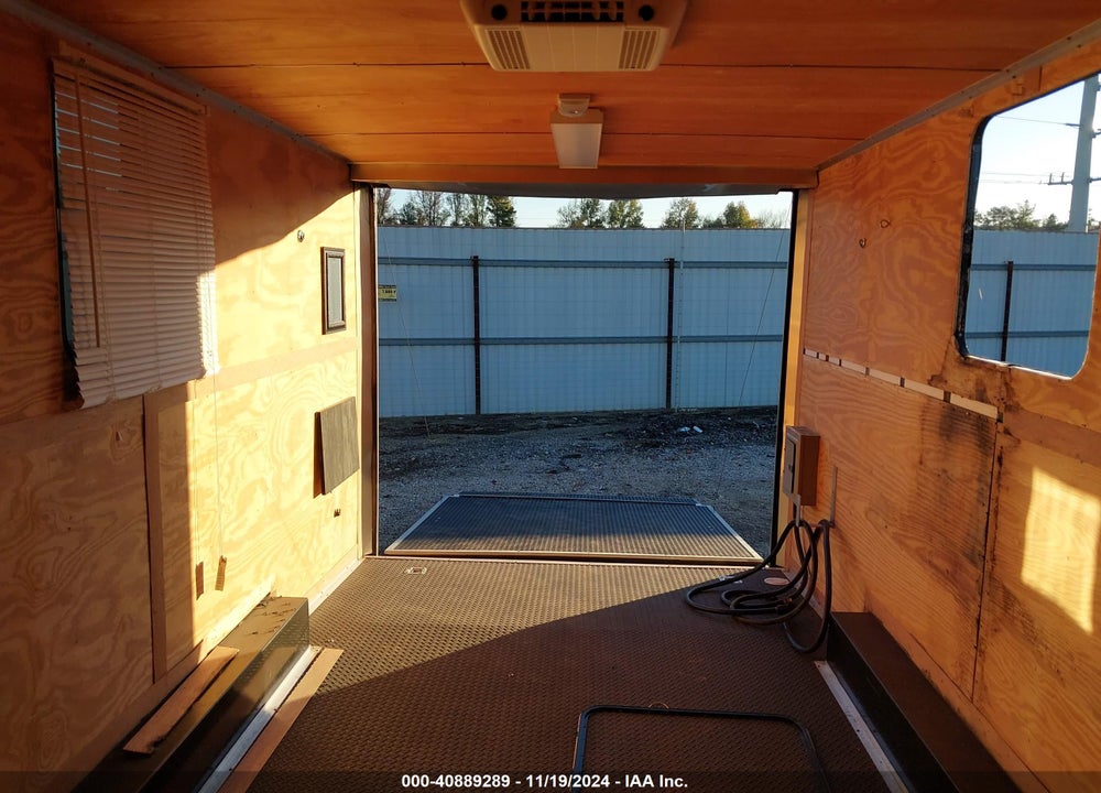 2014 DIAC CARGO VIN: 53NBE2025E1020404