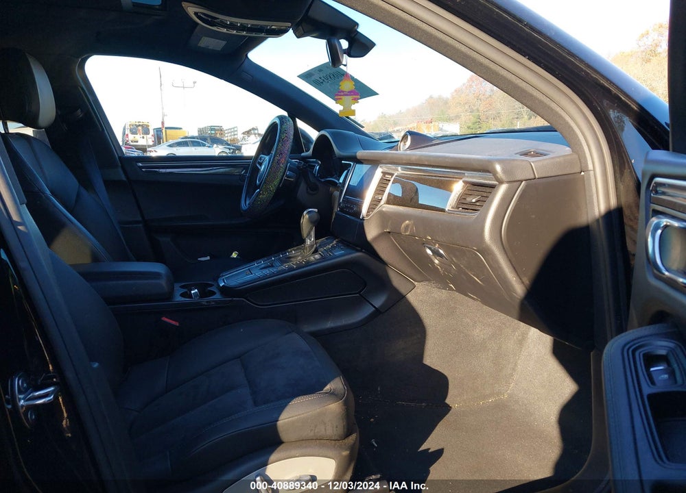 2017 PORSCHE MACAN VIN: WP1AA2A55HLB04659