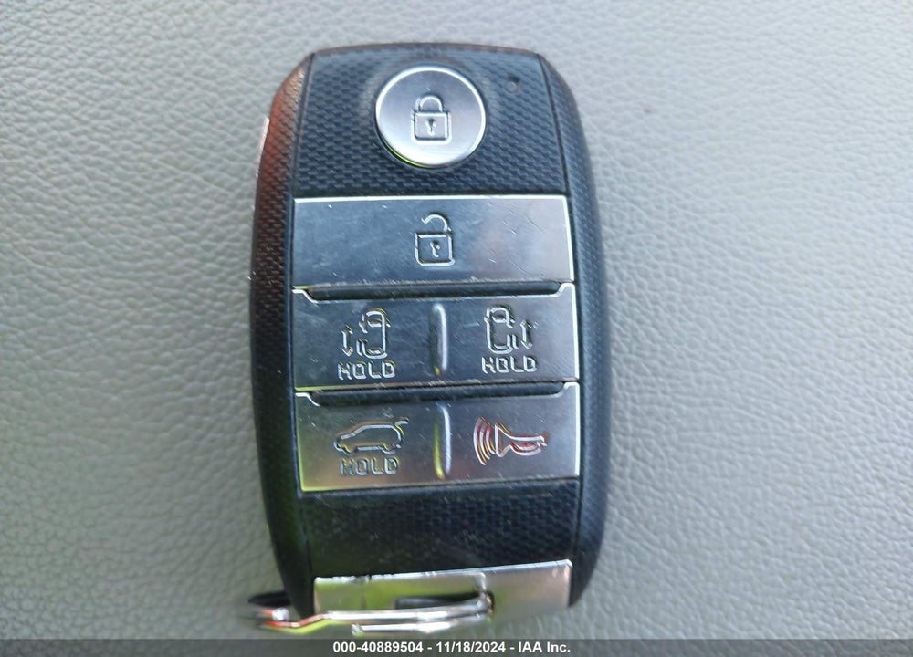 2017 KIA SEDONA LX VIN: KNDMB5C11H6305089