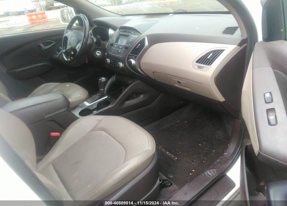 2015 HYUNDAI TUCSON SE VIN: KM8JU3AG5FU961079