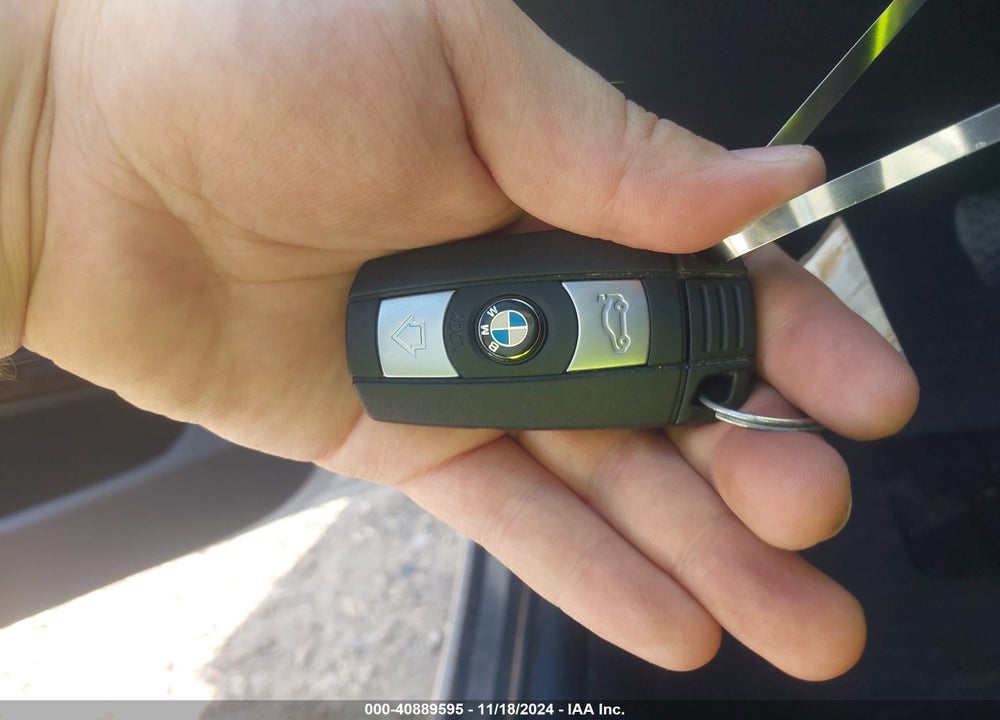 2011 BMW 328 VIN: WBAPK5G59BNN30252