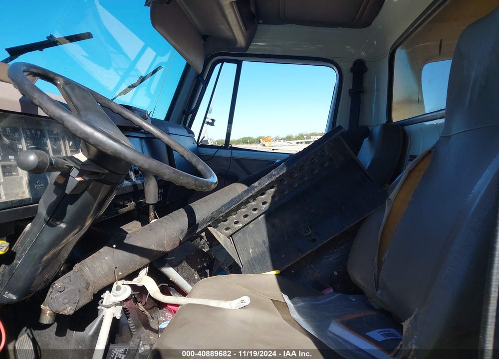 2000 INTERNATIONAL 4000 4700 VIN: 1HTSCAAL7YH260927