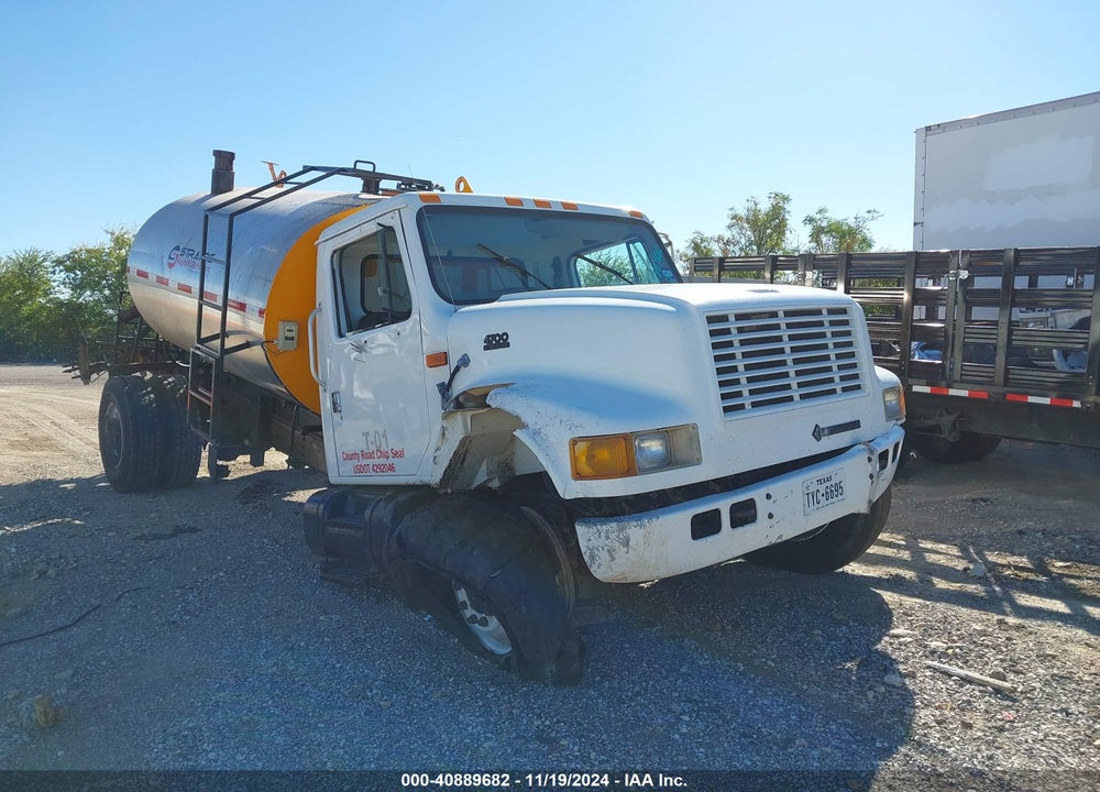 2000 INTERNATIONAL 4000 4700 VIN: 1HTSCAAL7YH260927