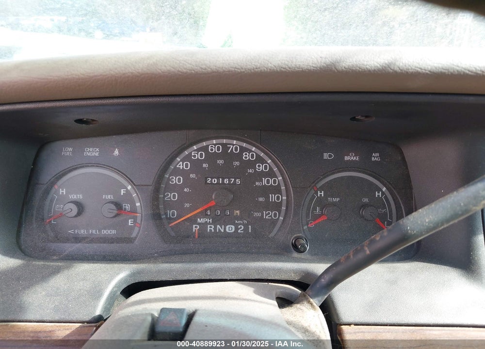 2003 FORD CROWN VICTORIA LX VIN: 2FAHP74W53X100418