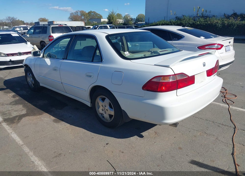 2000 HONDA ACCORD 3.0 EX VIN: 1HGCG1650YA054942