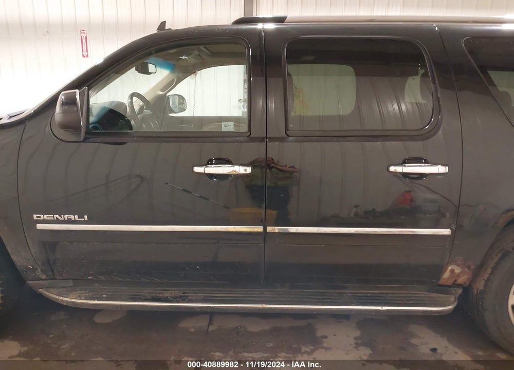 2011 GMC YUKON XL 1500 DENALI VIN: 1GKS2MEF6BR335404