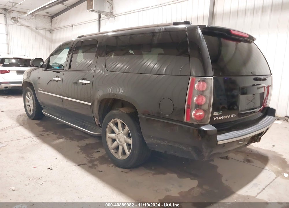 2011 GMC YUKON XL 1500 DENALI VIN: 1GKS2MEF6BR335404
