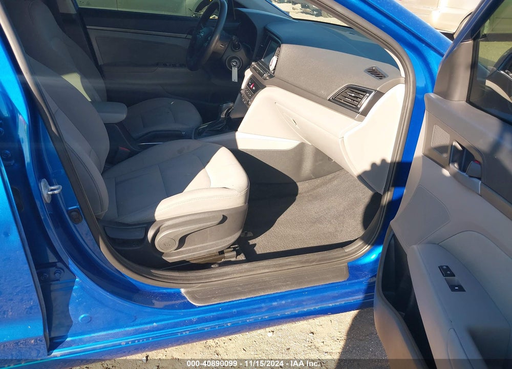 2017 HYUNDAI ELANTRA SE VIN: 5NPD84LF3HH129365