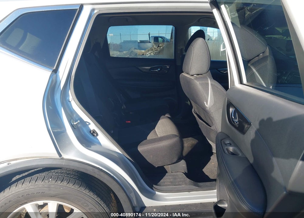 2018 NISSAN ROGUE SV VIN: 5N1AT2MVXJC700374