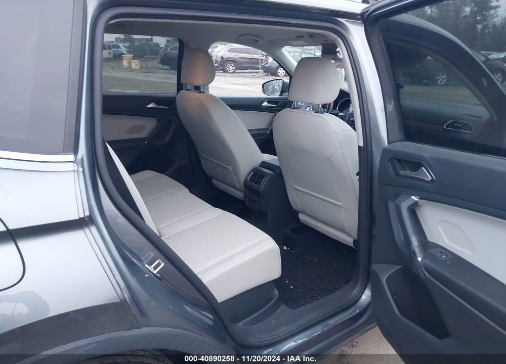2018 VOLKSWAGEN TIGUAN 2.0T SE/SEL VIN: 3VV2B7AX1JM037257