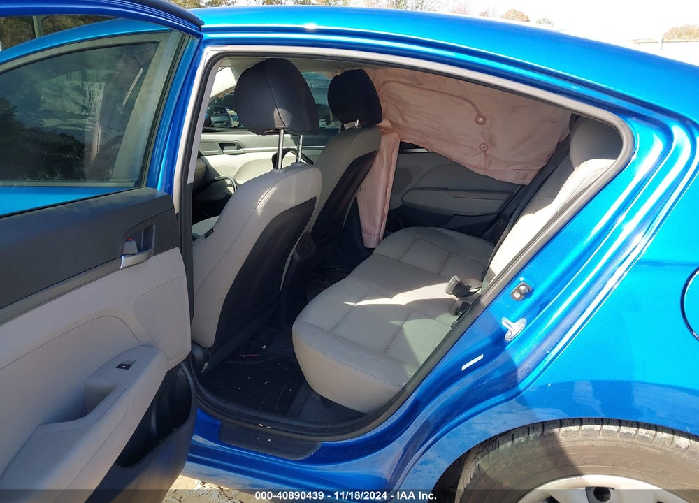 2018 HYUNDAI ELANTRA VIN: KMHD74LF2JU473084