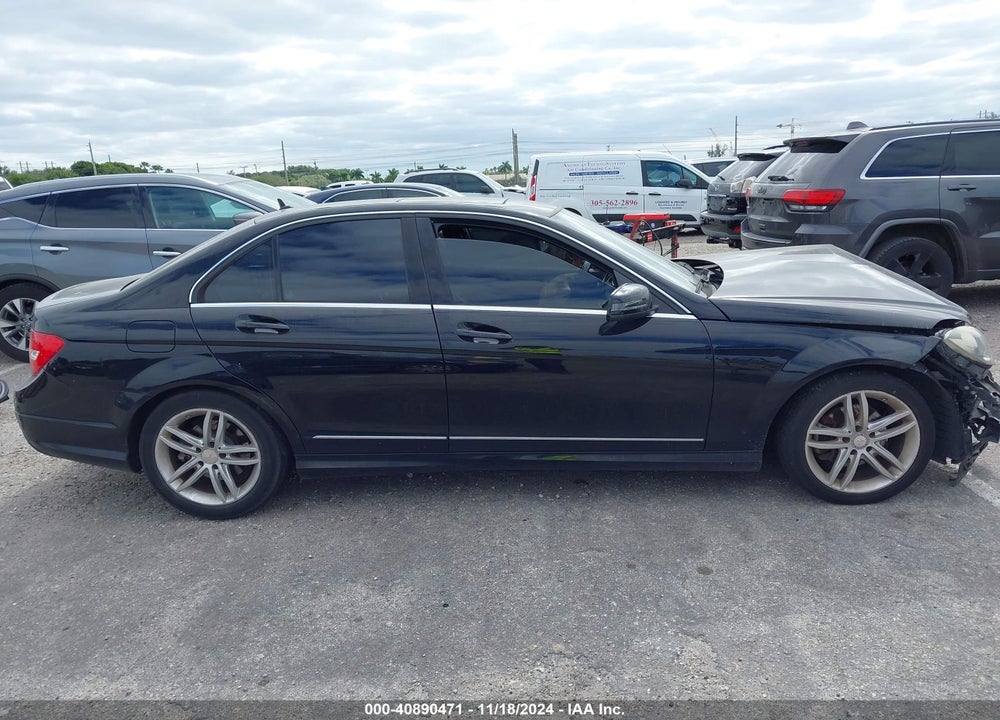 2013 MERCEDES-BENZ C 250 LUXURY/SPORT VIN: WDDGF4HB3DR268915
