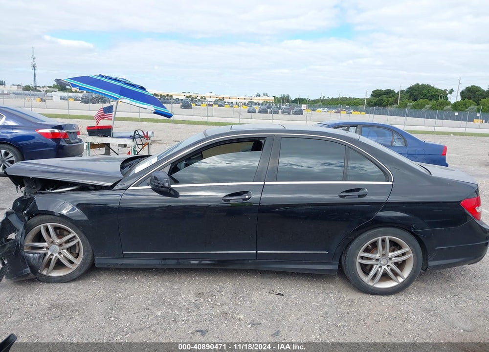 2013 MERCEDES-BENZ C 250 LUXURY/SPORT VIN: WDDGF4HB3DR268915