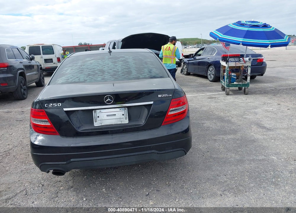 2013 MERCEDES-BENZ C 250 LUXURY/SPORT VIN: WDDGF4HB3DR268915
