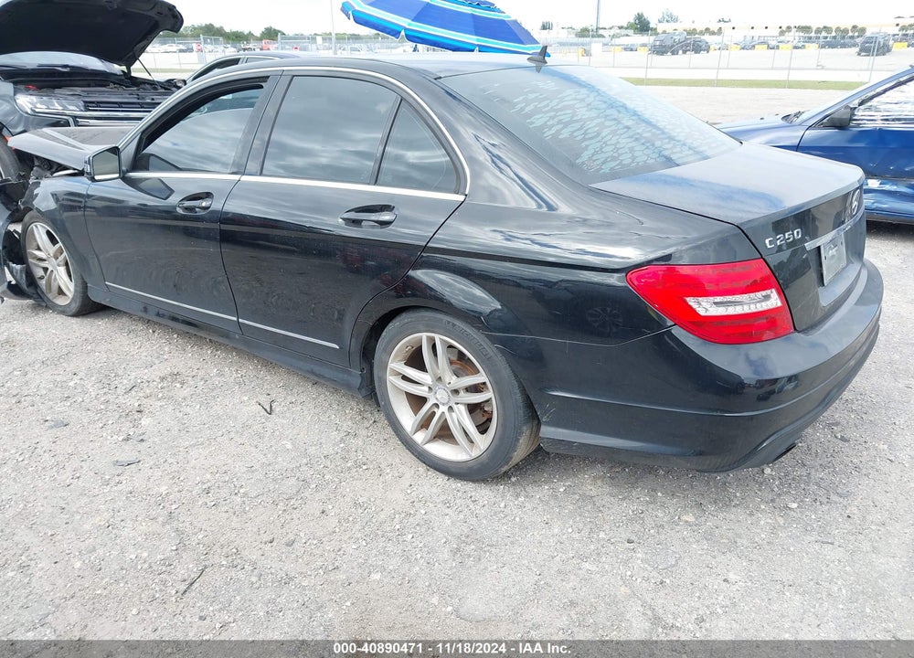 2013 MERCEDES-BENZ C 250 LUXURY/SPORT VIN: WDDGF4HB3DR268915