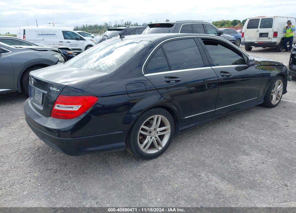 2013 MERCEDES-BENZ C 250 LUXURY/SPORT VIN: WDDGF4HB3DR268915